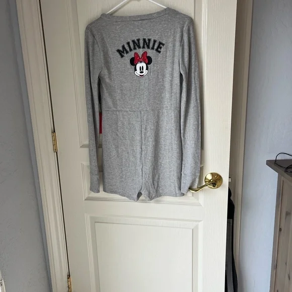 NWT DISNEY MINNIE MOUSE
PAJAMA ROMPER Gray long-sleeve snap button women small - Picture 6 of 10